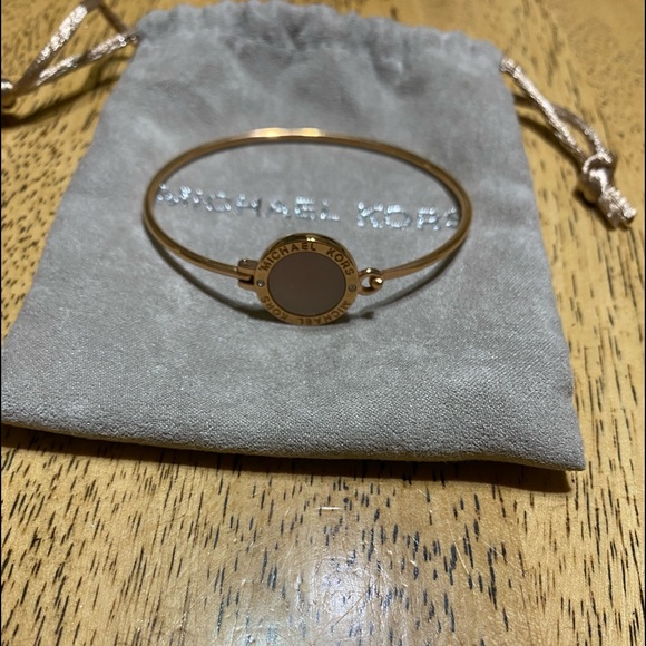 MK! Trying to eliminate my stuff.. - Picture 1 of 3